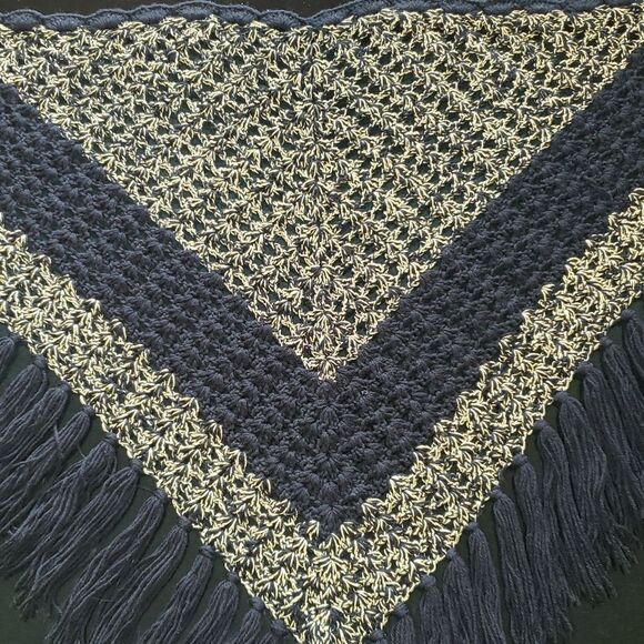 Rare Vintage Elegant Black & Gold Knitted Shawl - Picture 4 of 5